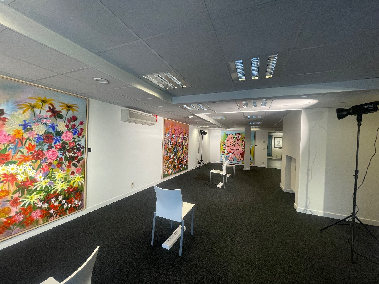 Ruim handelspand (+/- 400m²) te huur gelegen op TOPLOCATIE in Geel! 