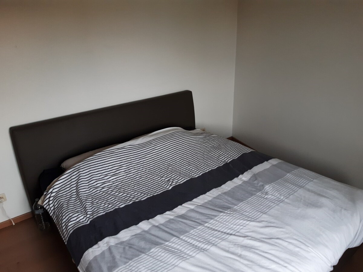 Eigentijds wonen met mega-kelder. 