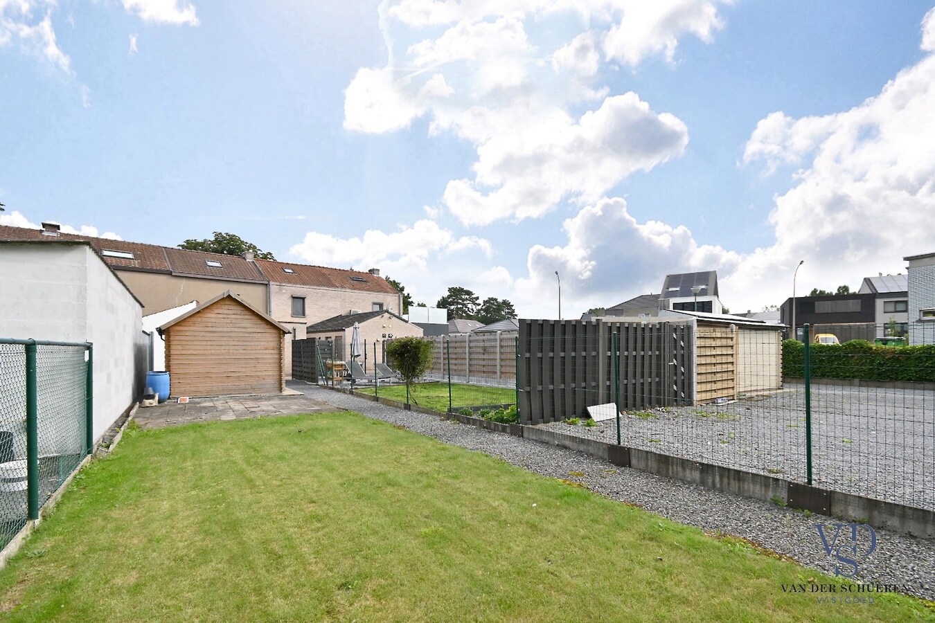 Degelijke rijwoning. 