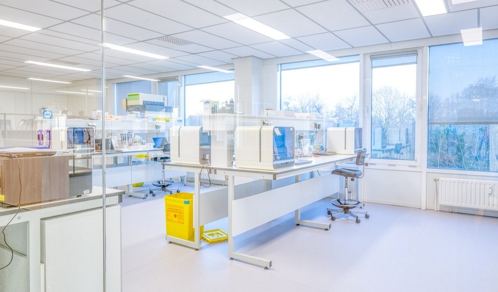 Kantoren te huur aan R4/E40 in Portalis gebouw in Zwijnaarde