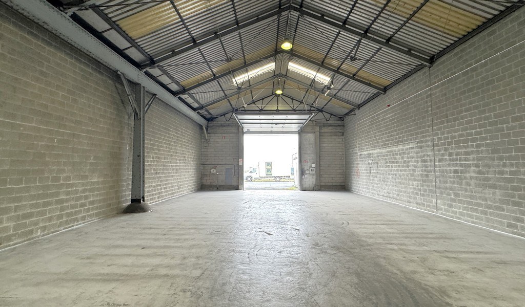 Magazijn te huur aan Houtdok in haven Antwerpen