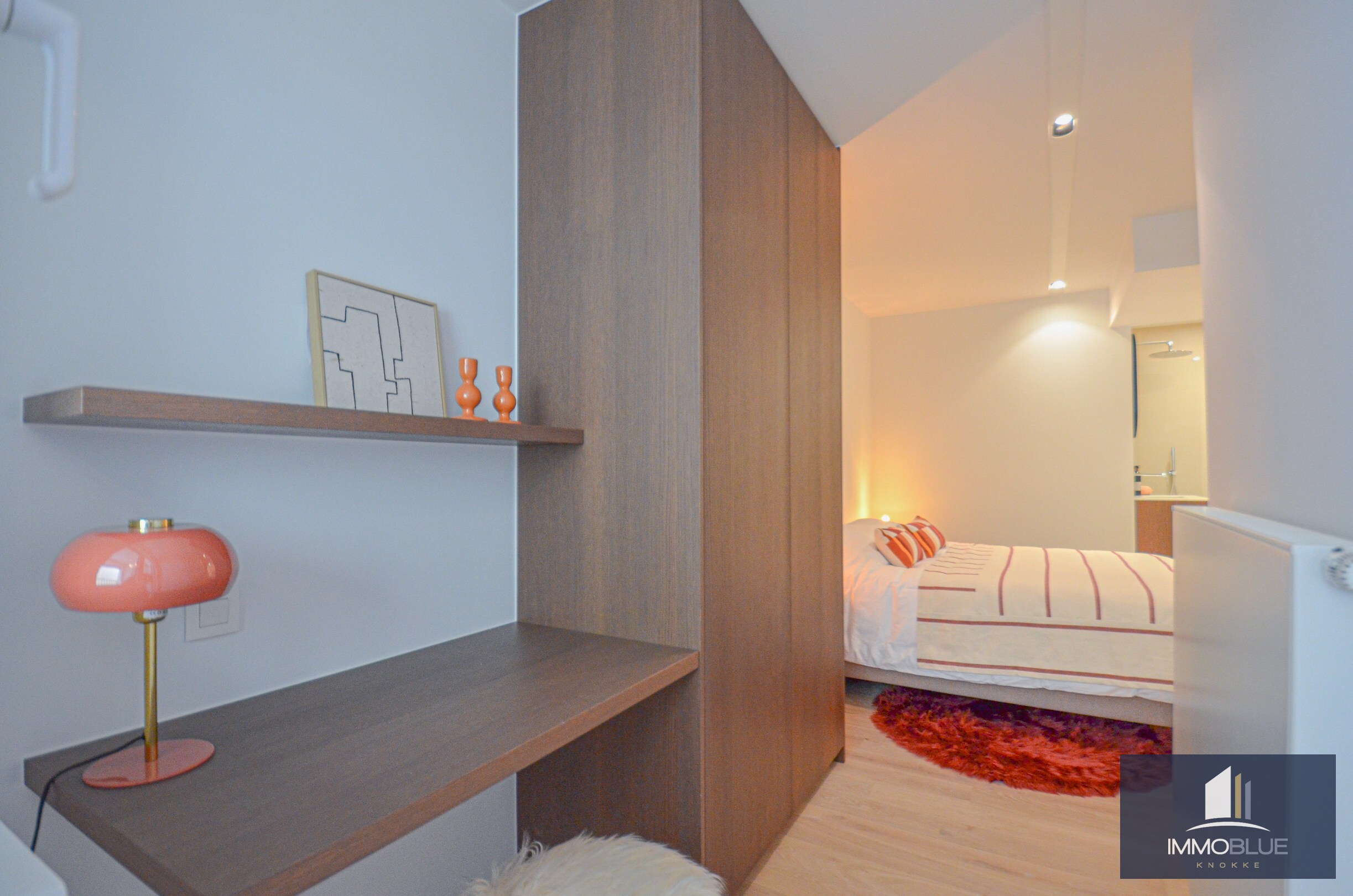Exclusief – Stijlvol volledig gerenoveerd appartement met frontaal zeezicht. 