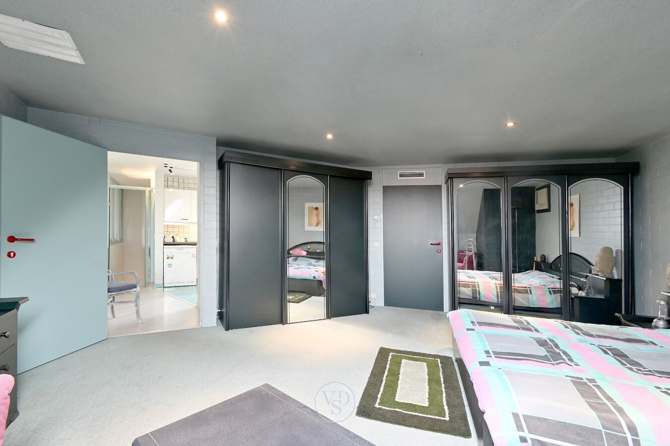 Ruim handelspand met penthouse in villastijl 