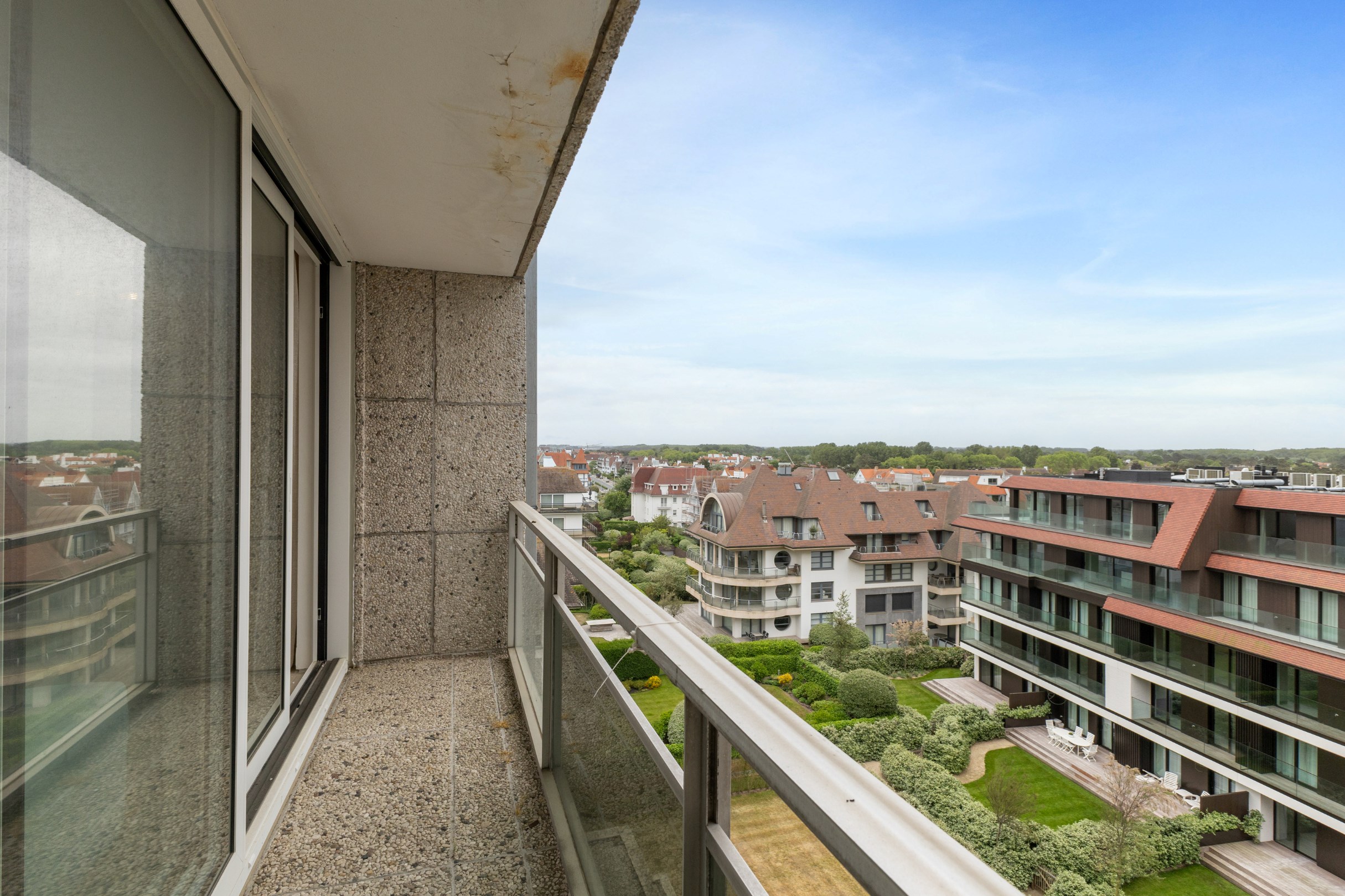 Charmant en instapklaar appartement te koop in Knokke op een toplocatie nabij de zeedijk, Kustlaan en Place m’as-tu vu. 