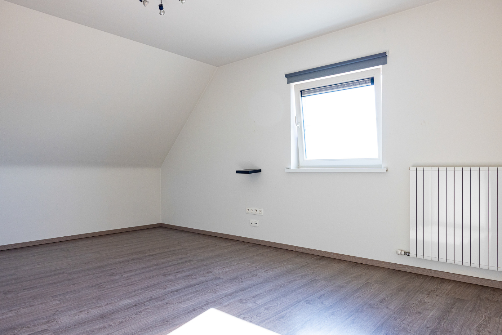 Duplex app. 142 m² met 3 slpks, terras en 2 autostandplaatsen te Maldegem 