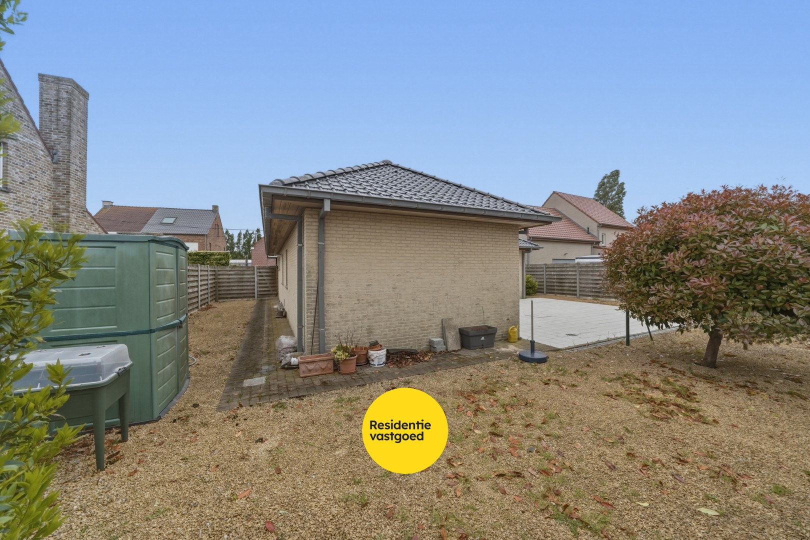 Verzorgde alleenstaande bungalow met tuin, garage en groot terras in het rustige Ettelgem 