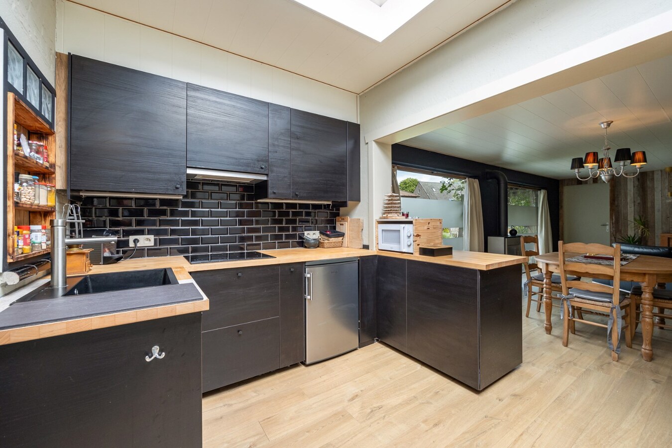 Karaktervolle hoeve op 945 meter-kangoeroewoning mogelijk 