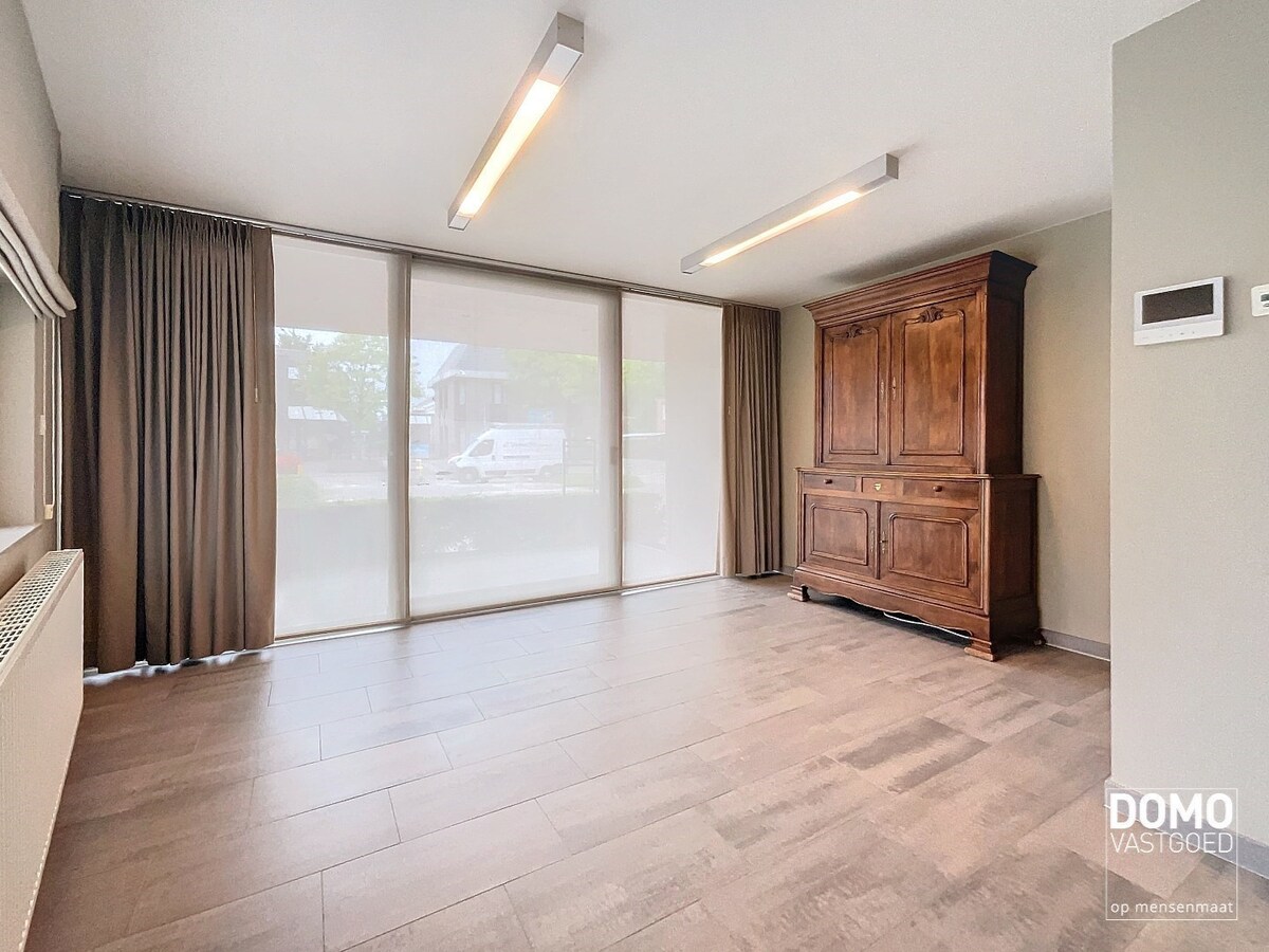 KANTOOR/PRAKTIJKRUIMTE TE HUUR IN CENTRUM KERMT MET ONDERGRONDSE AUTOSTANDPLAATS 