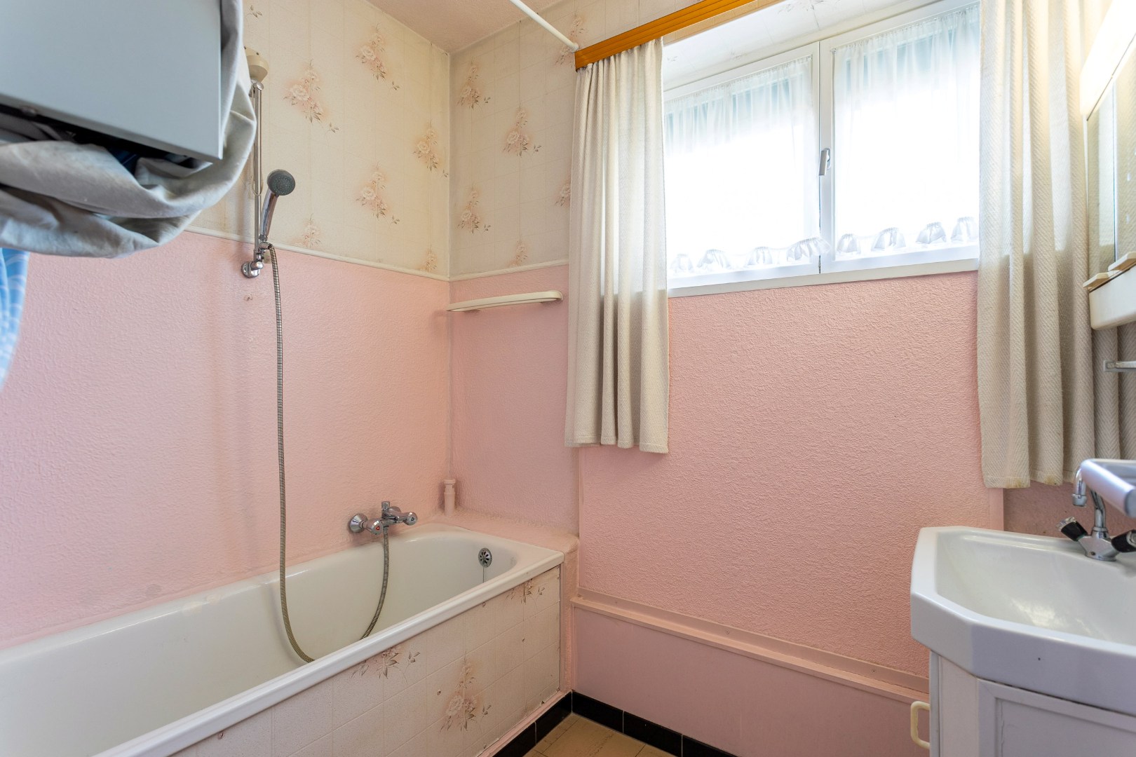 Te renoveren woning met 3 slpk te Lembeek 