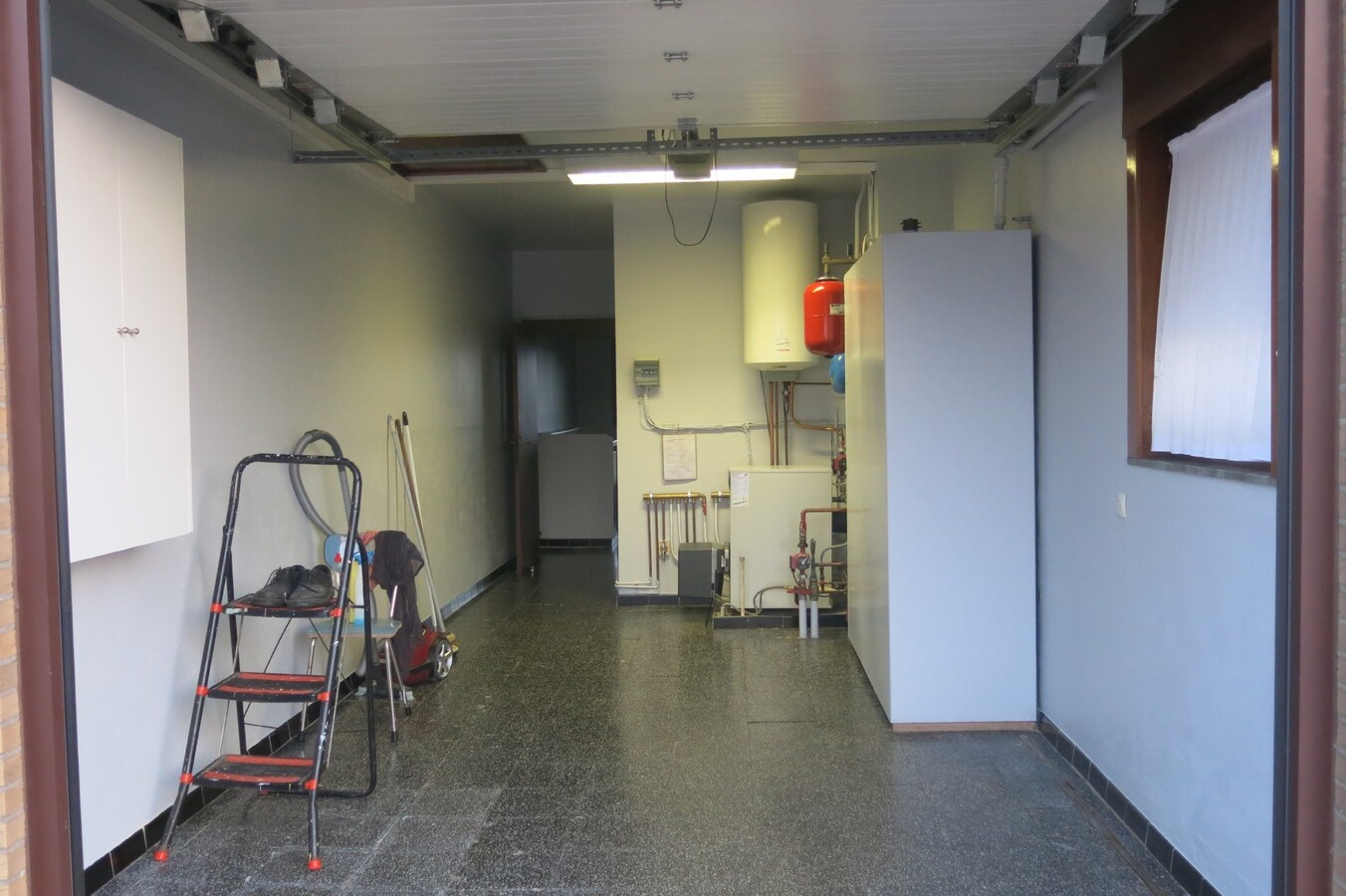 Goed onderhouden woning met 4 grote slaapkamers 