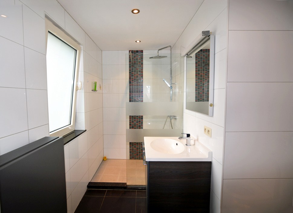 Modern appartement met 2 slpks, balkon en parking. 