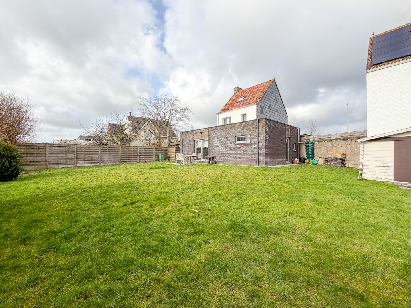 Alleenstaande woning met open zicht en mooie tuin, perceel 539 m², Torhout 