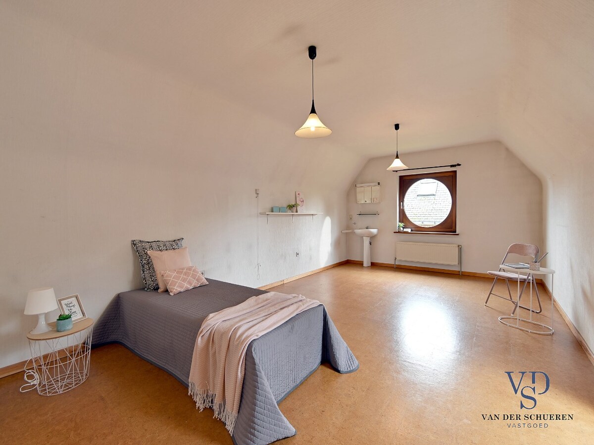 Knappe villa in 't groene Schelderode (EPC van 216 !). 