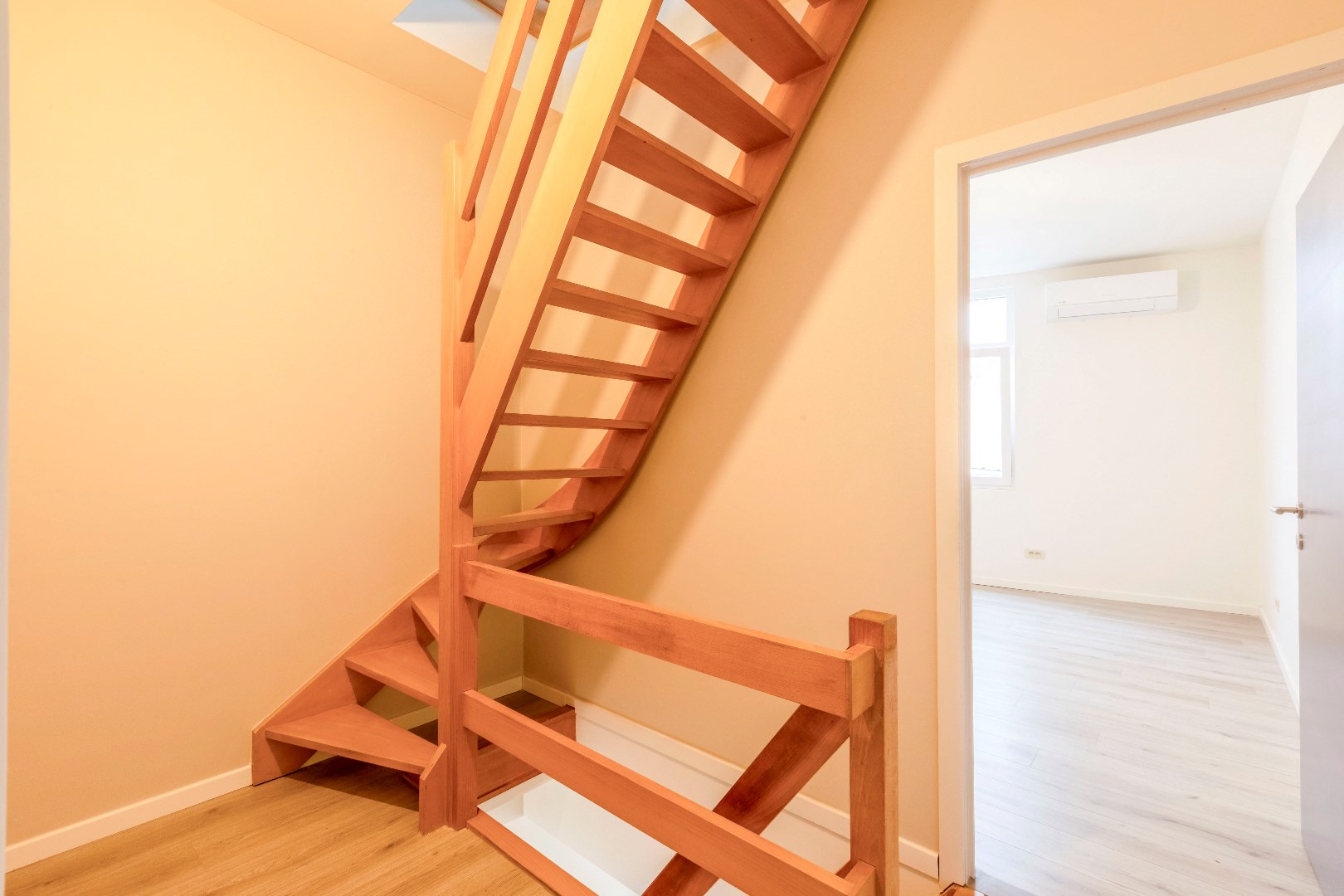 Gerenoveerde woning gelegen in de Bloemekenswijk 