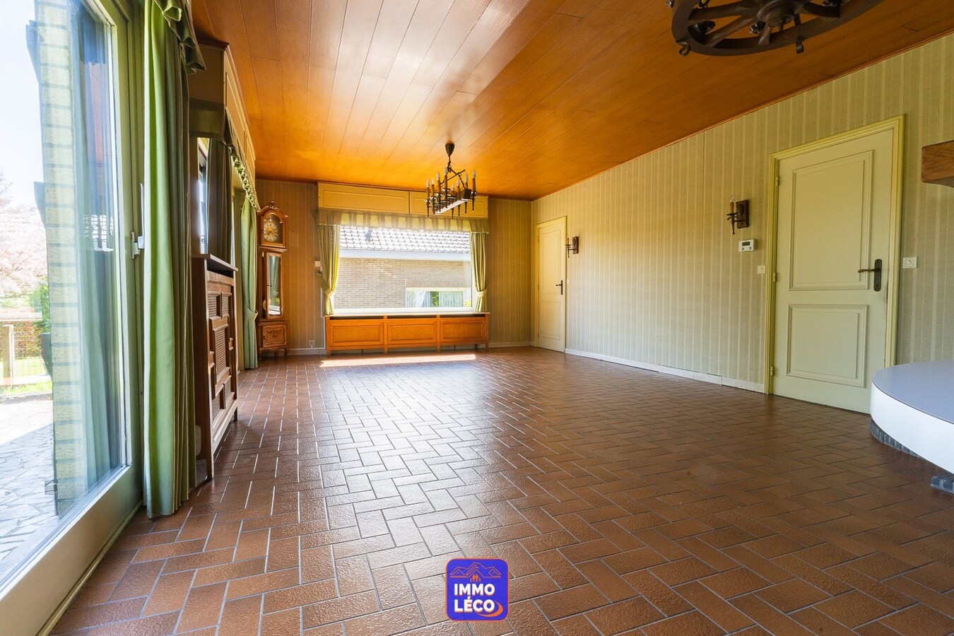 Plain-Pied avec deux garages situé à "La Coquinie", excellent potentiel ! 