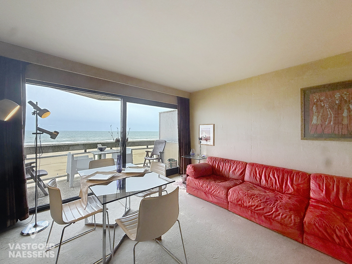 OP TE FRISSEN STUDIO MET ZICHT OP ZEE EN TERRAS 