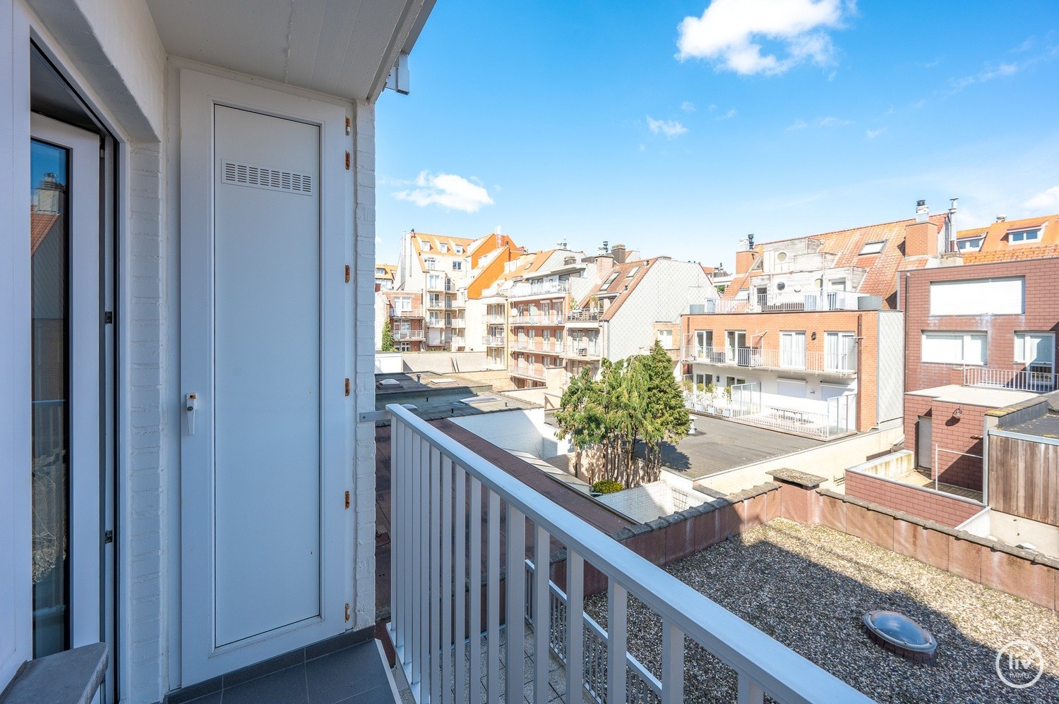 Appartement meublé - Appartement d'une chambre confortable avec terrasse ensoleillée situé dans un emplacement de premier choix à proximité de l'avenue Dumortier. 