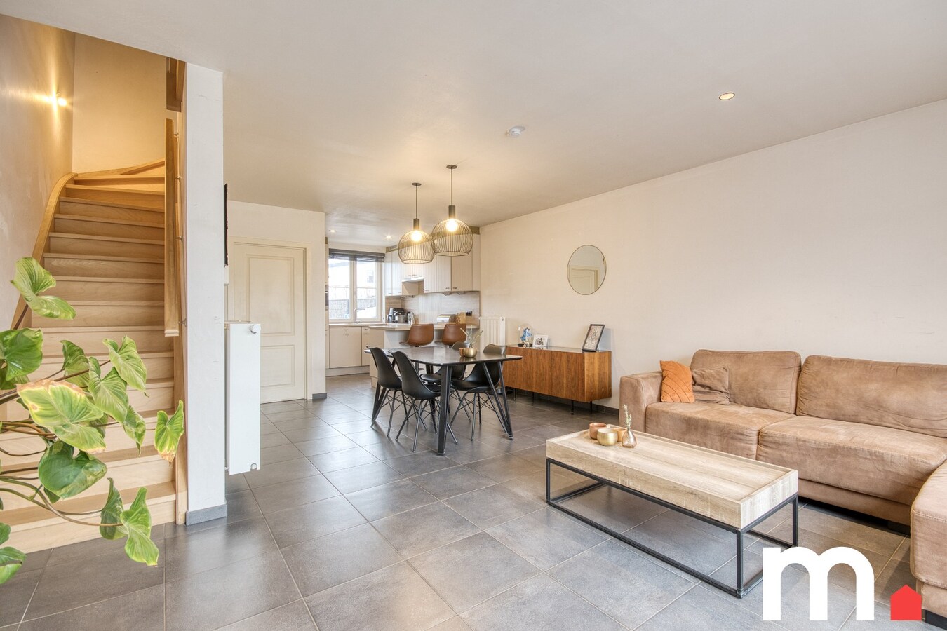 Recente woning (bouwjaar 2013) met grote tuin in doodlopende straat ! 