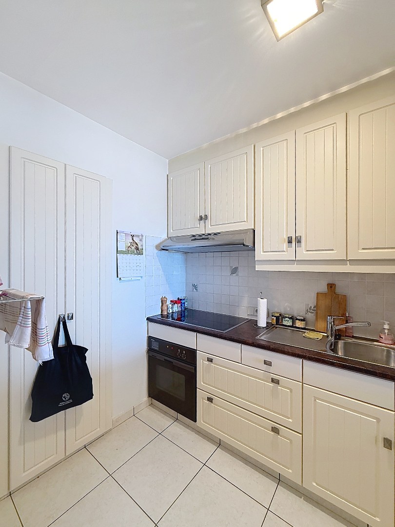 Prêt à emménager, appartement d'une chambre avec vue sur la mer. 