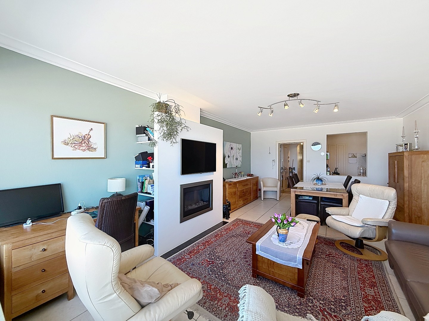 Prêt à emménager, appartement d'une chambre avec vue sur la mer. 