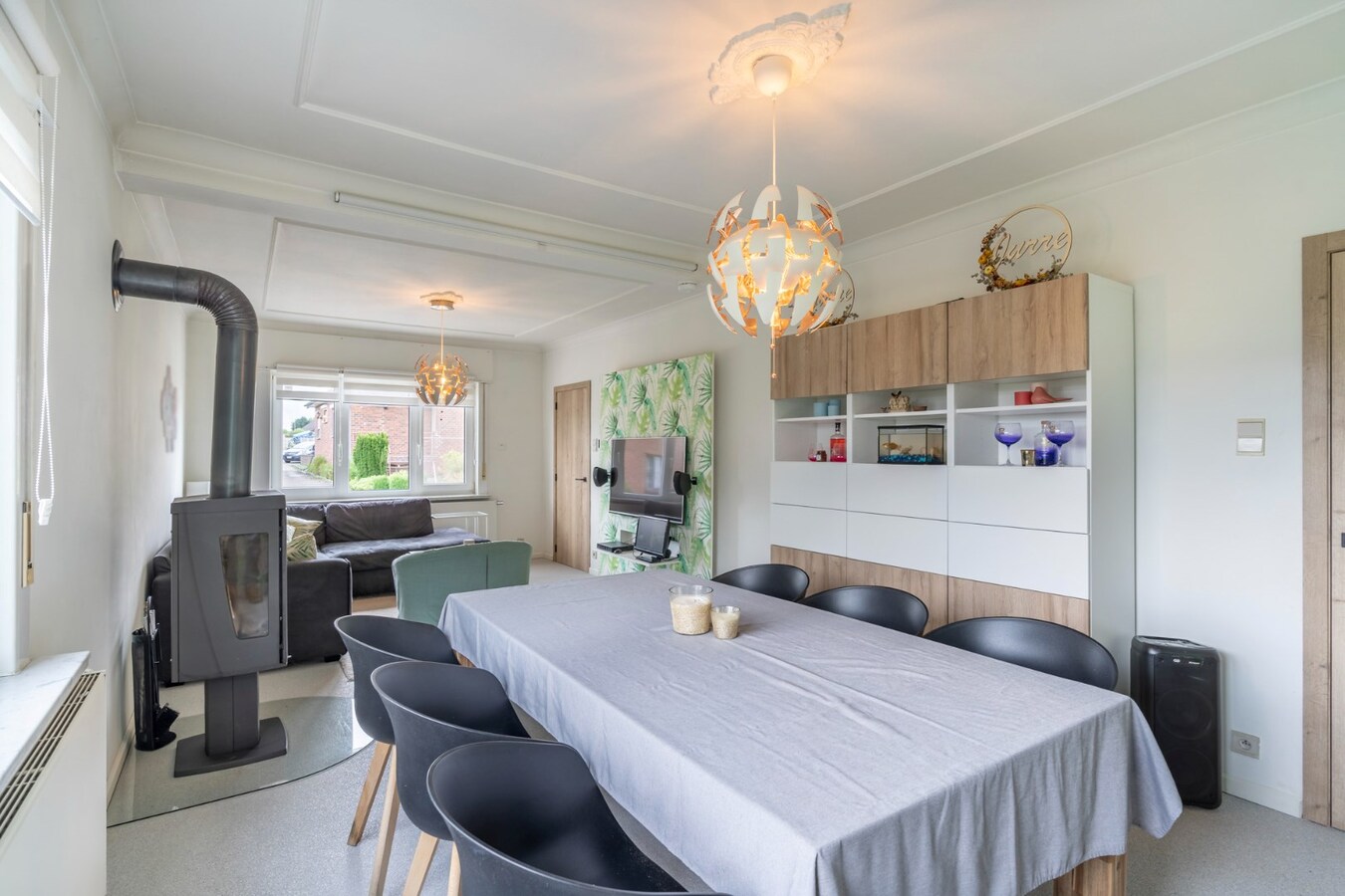 Ruime woning met 4 slaapkamers op een zeer ruim perceel. 