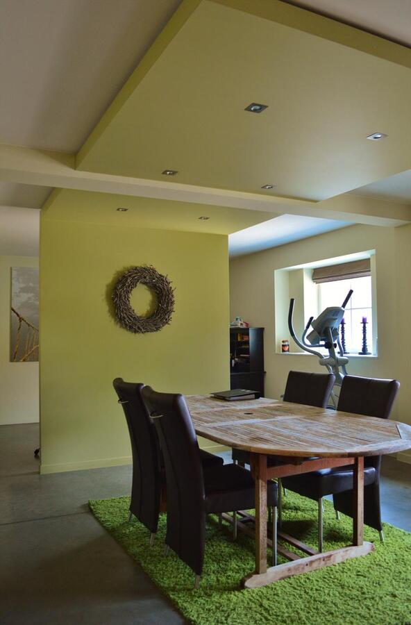 Charmante nieuwbouwvilla met bijgebouwen op 2.340 m² te St-Gillis-Waas. 