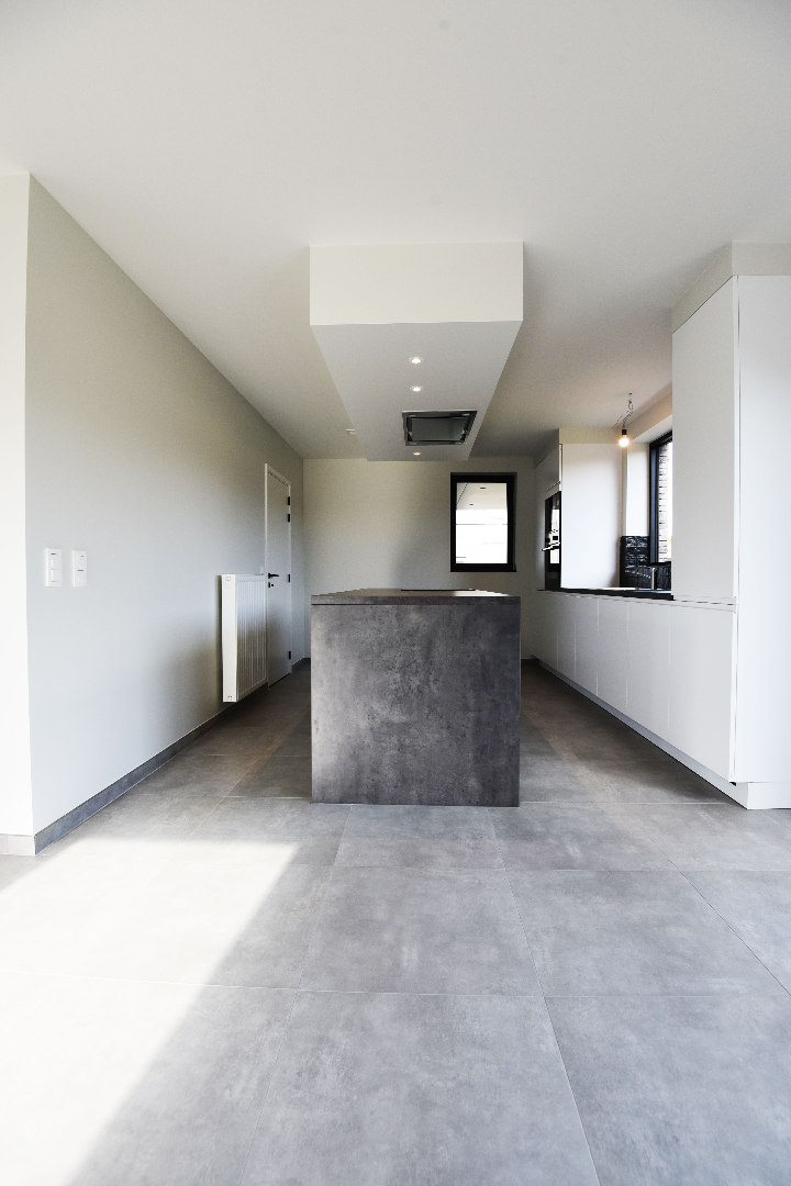 NIEUWBOUW open bebouwing (BEN-woning) met 3 slpks, carport, tuinhuis en tuin te Adegem 