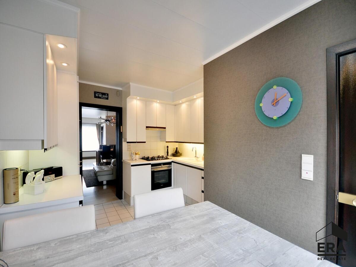 Dé ideale stadswoning. Gelegen in brede, doodlopende straat nabij UZ. 