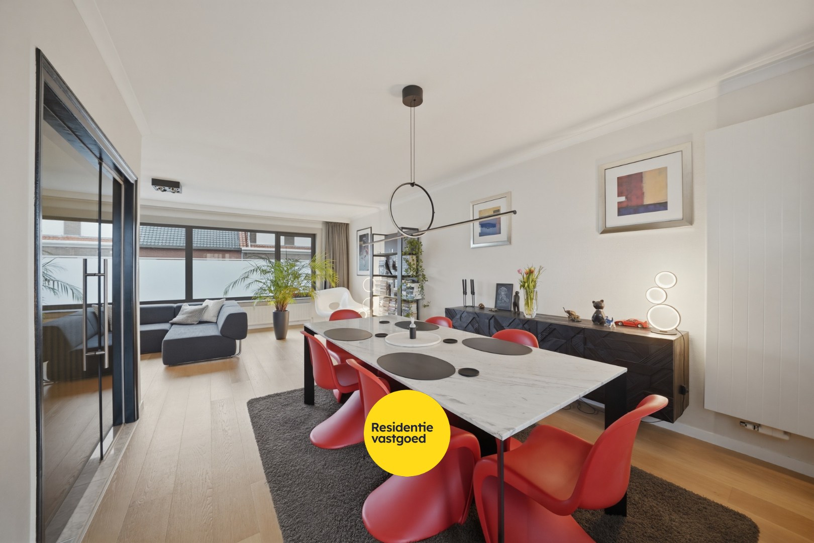 Ruime bel-étage woning met tuin en garage op rustige ligging te Bredene 