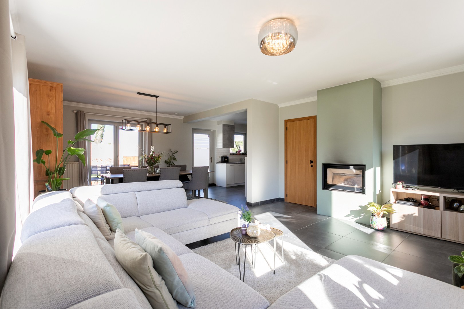 Vrijstaande woning met 4 slpks, zuidgerichte tuin en garage 