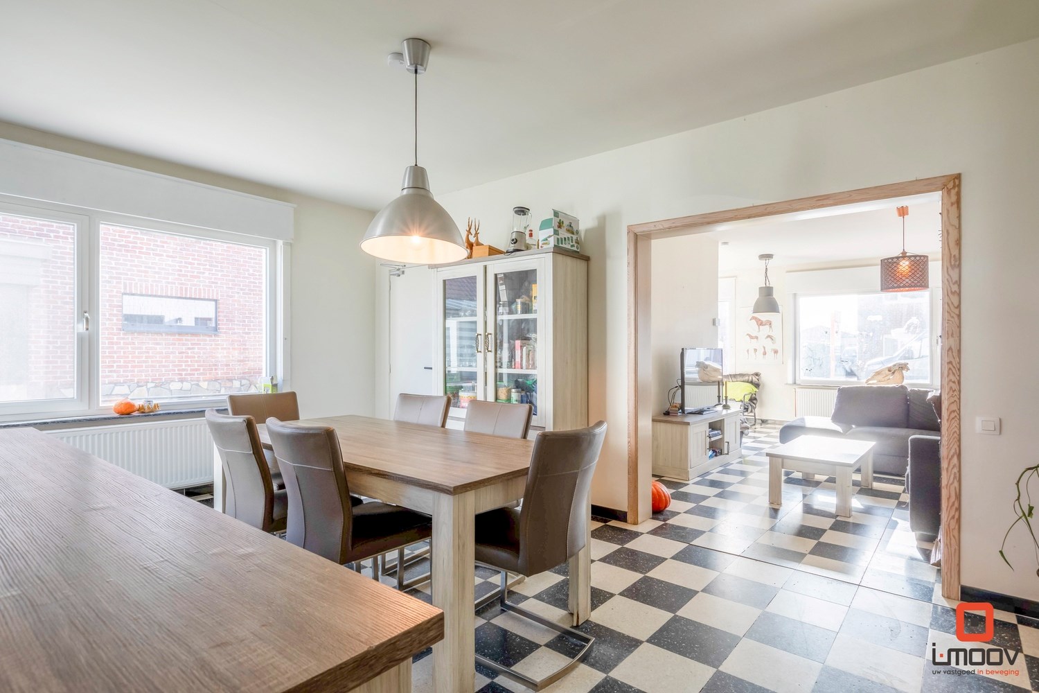 Ruime eengezinswoning met prachtige tuin en garage 