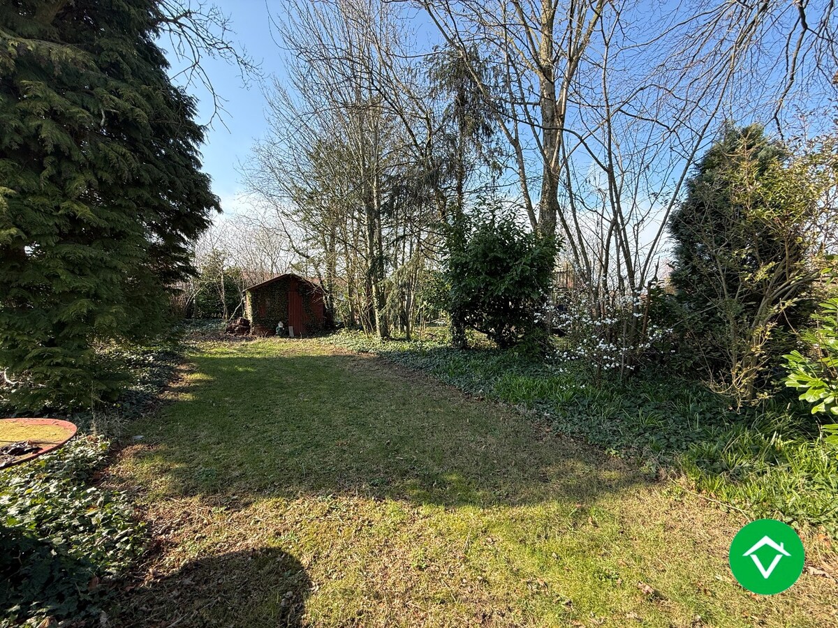 Stevige rijwoning met 4 slaapkamers, tuin en garage te Roeselare 