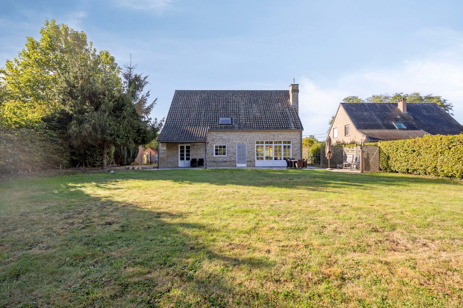 Villa met bureau,  5 slaapkamers, 2 badkamers en ruime tuin in Bierbeek! - EPC 172 kWh/m² - bewoonbare opp. 242 m² 