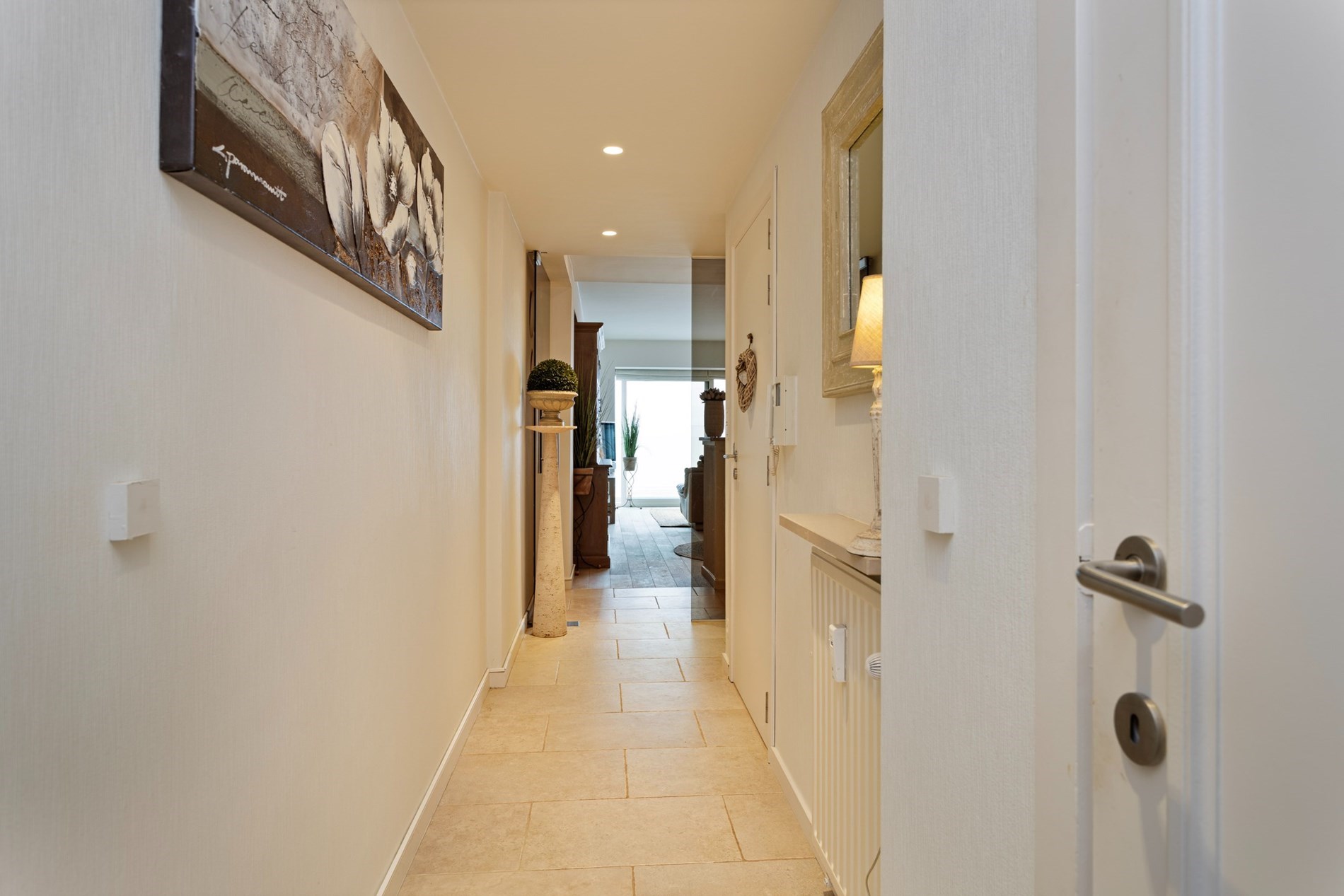 Appartement confortable d'une chambre avec vue frontale sur la mer, situé près de la place Rubens. 