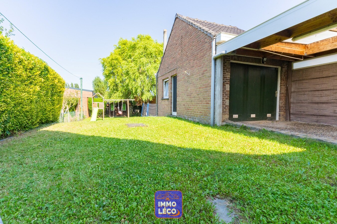 Superbe 3 façades avec jardin, garage, parking 4 voitures. COUP DE COEUR ! 