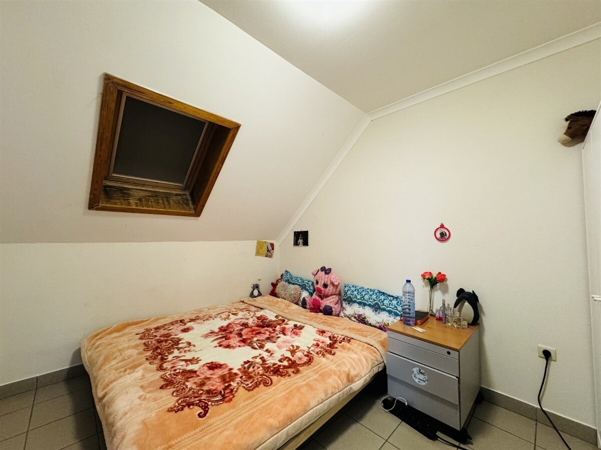 Unieke hoeve met woonst, 3 appartementen en paardenstallen op een ruim perceel van ca 1,2ha te Dilsen-Stokkem 