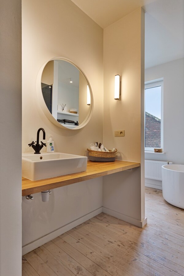 Volledig gerenoveerde en instapklare burgerwoning - 3slpks 