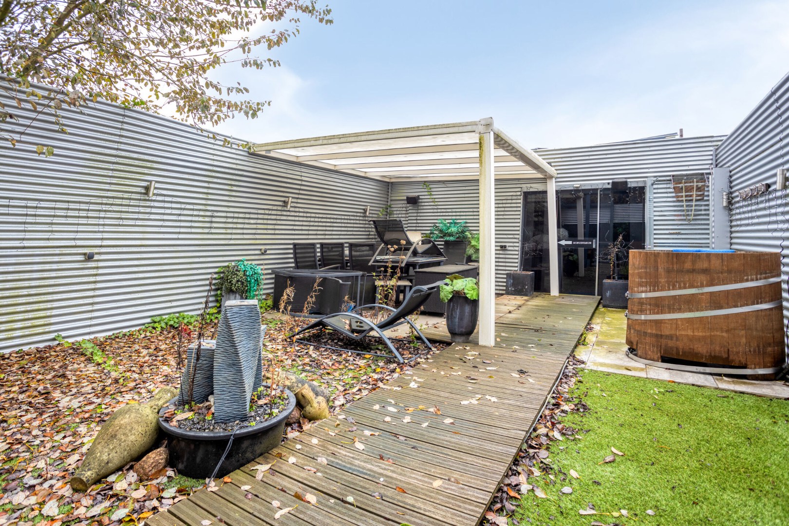 Te renoveren woning met 5 slpk. op ruim perceel van 18a 95ca in Mol 