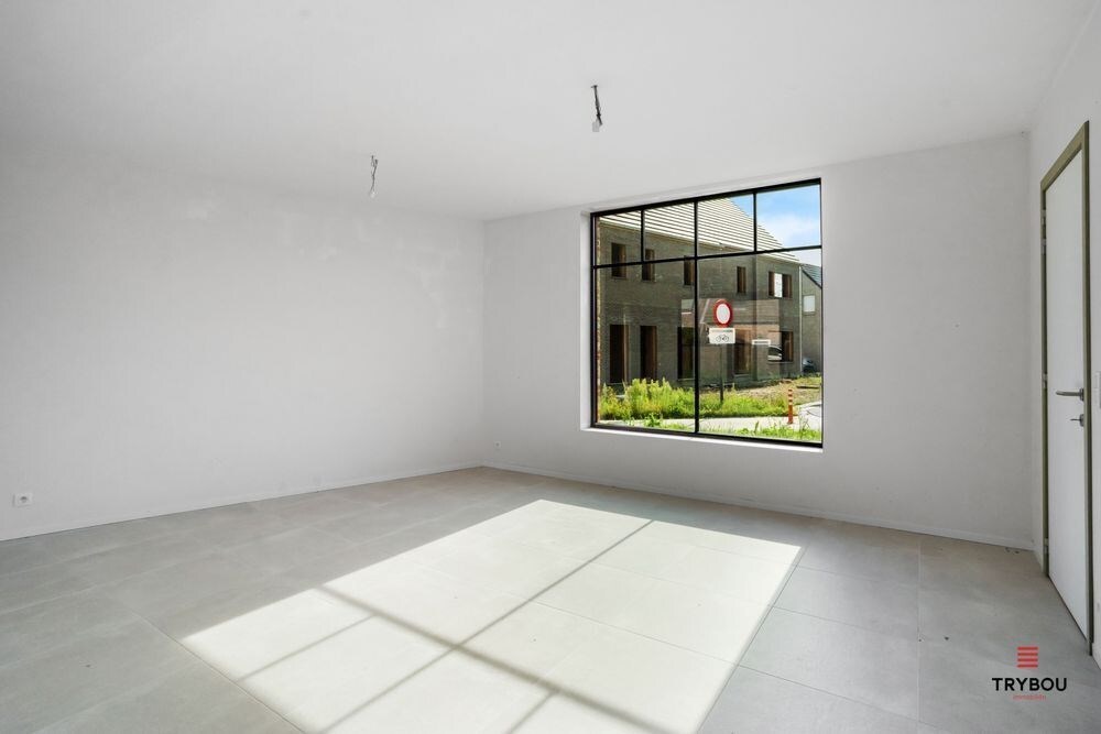 Uitstekend gelegen, halfopen nieuwbouwwoning op een boogscheut van het Centrum van Roeselare 