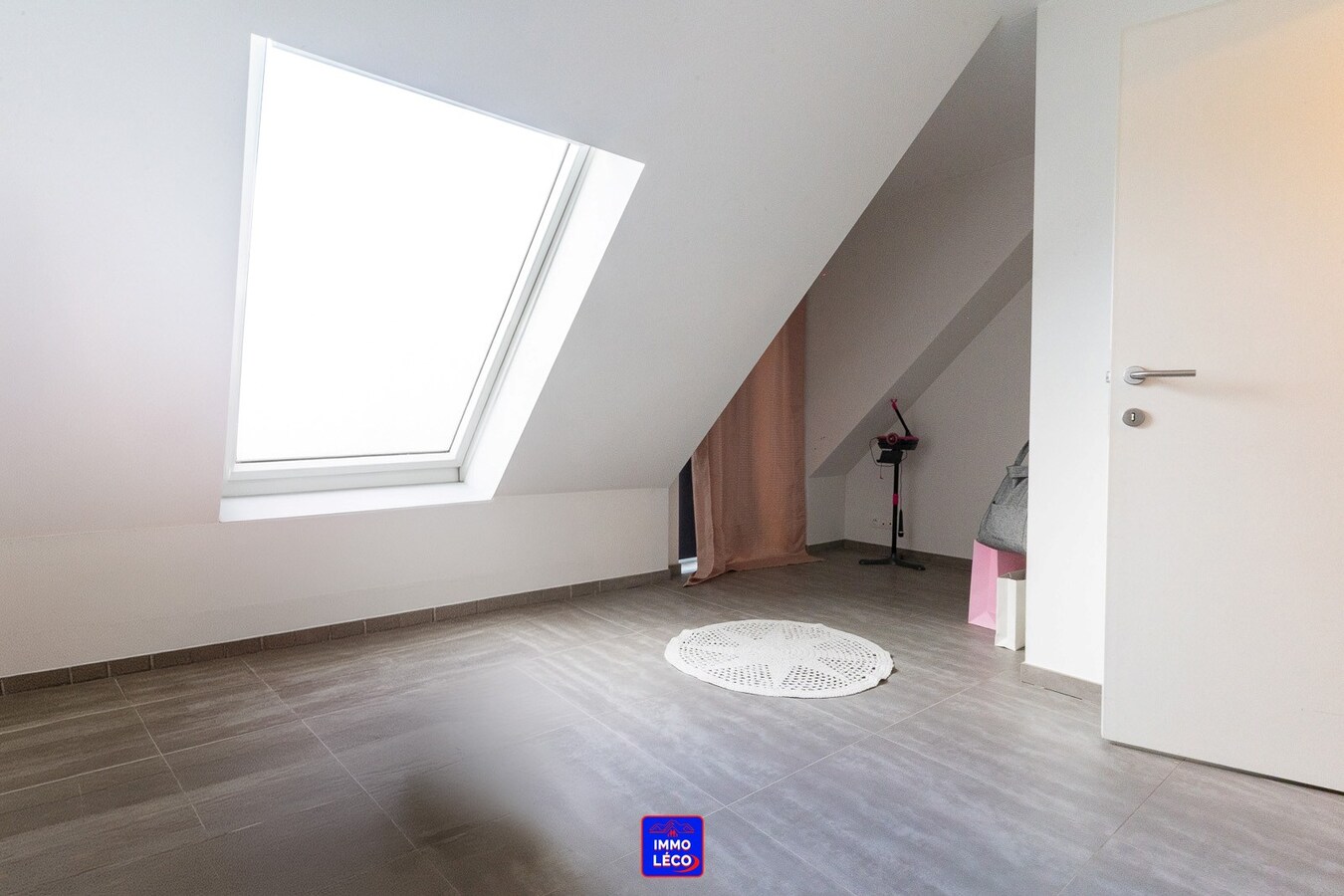 Maison rénovée avec jardin et garage, beaux volumes ! 