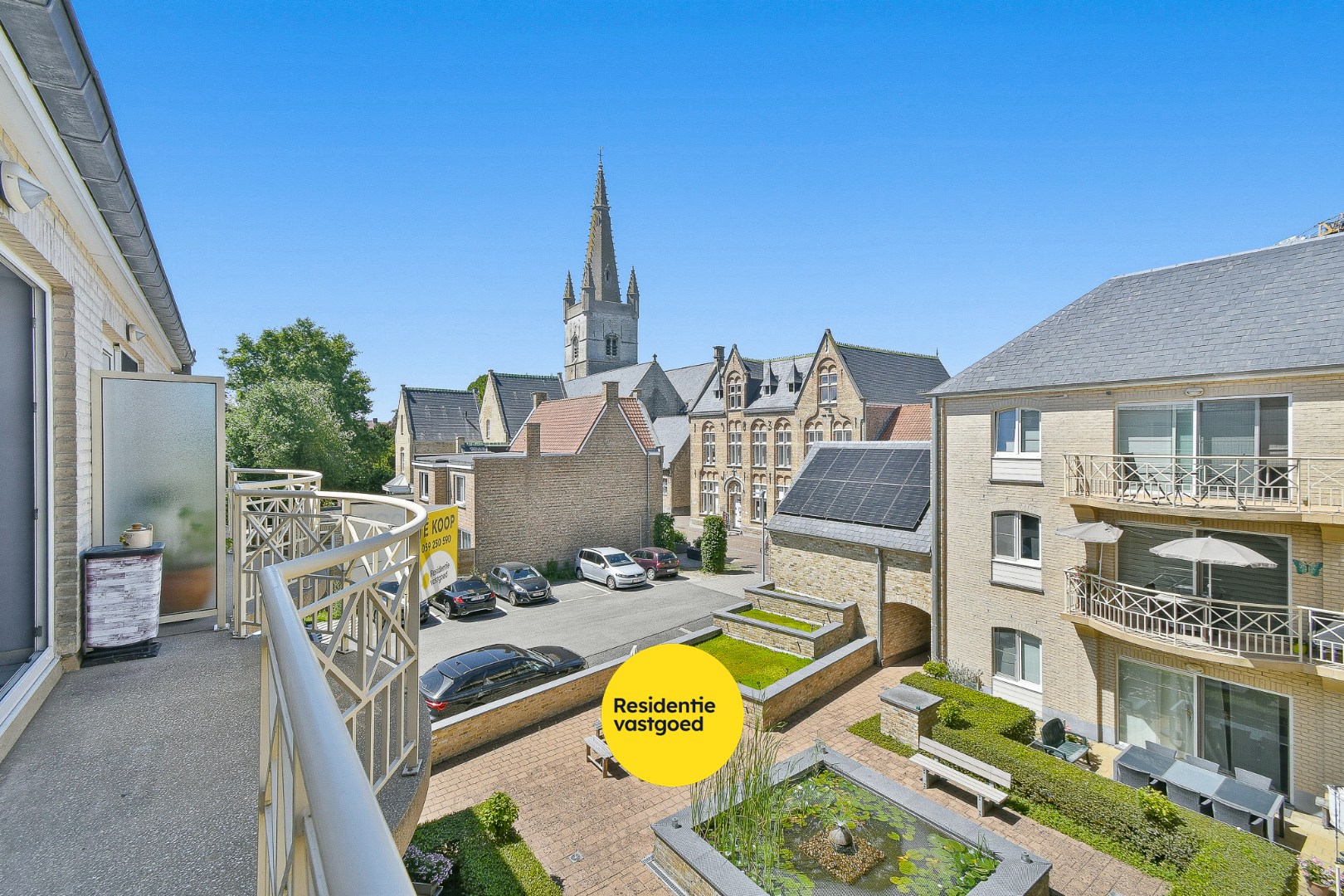 Duplex-appartement in rustige residentie met twee slaapkamers en terras 