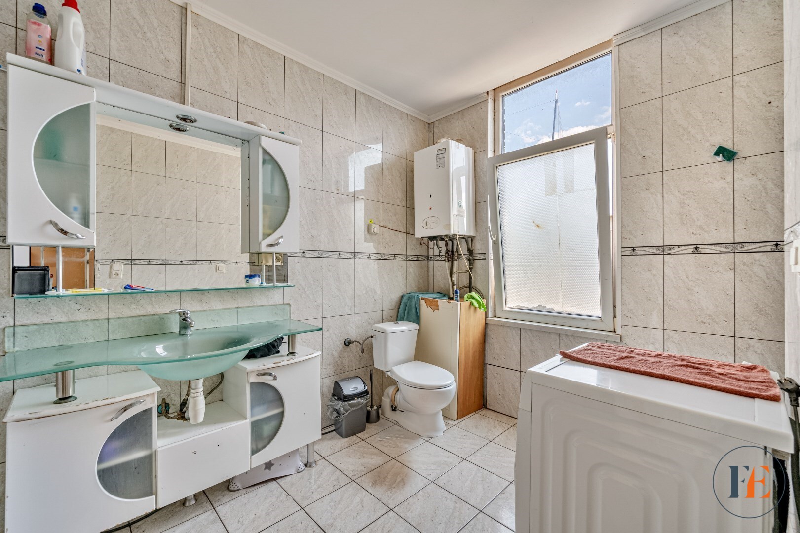 Te renoveren woning met stadskoer 