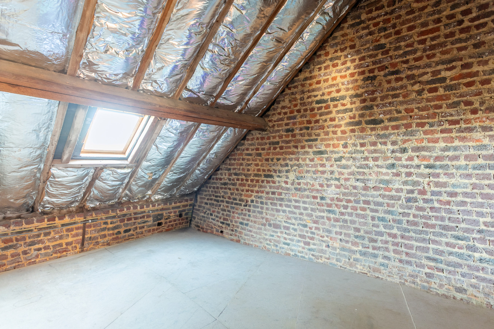 Instapklare driegevelwoning met 4 slpk te Lembeek 