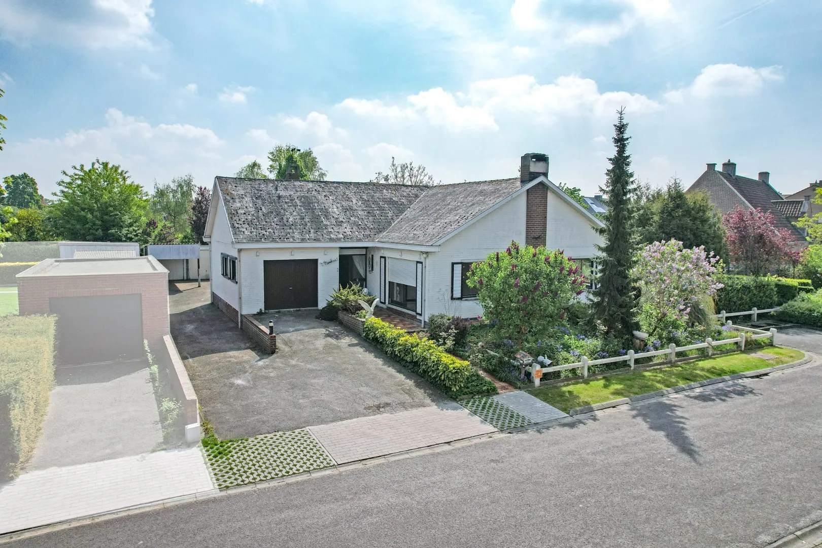 Gelijkvloers villa op 750m² in centrum Diksmuide!