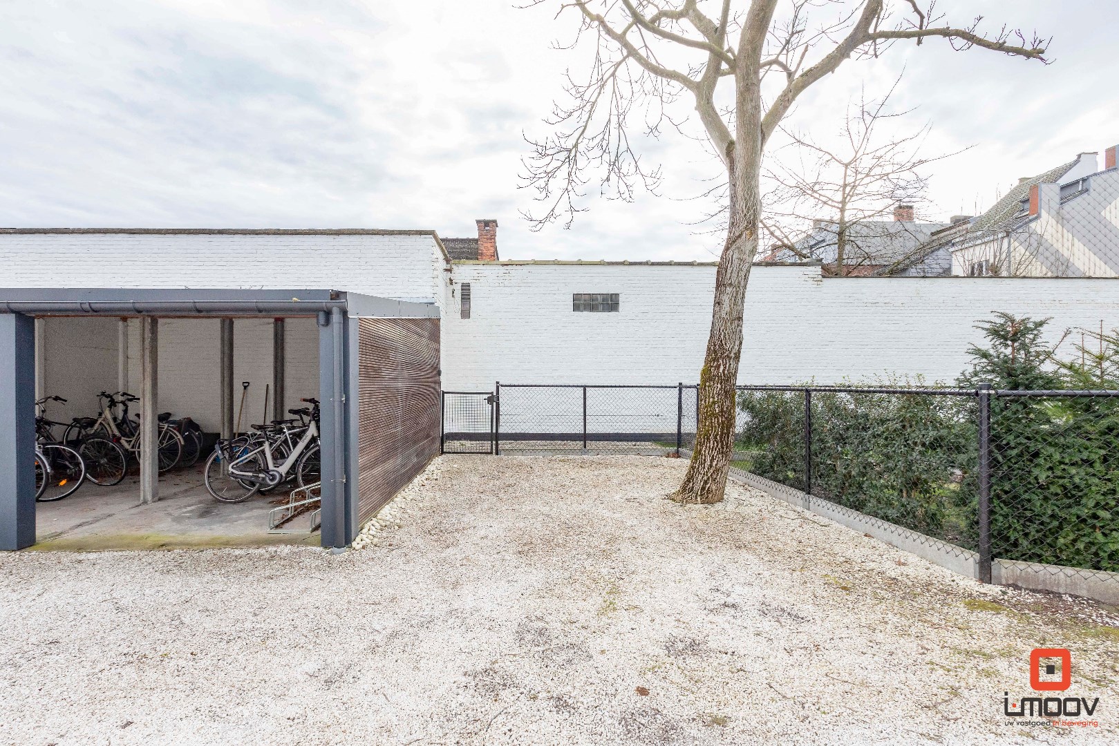 Gerenoveerd appartement met eigen tuin op gunstige locatie! 