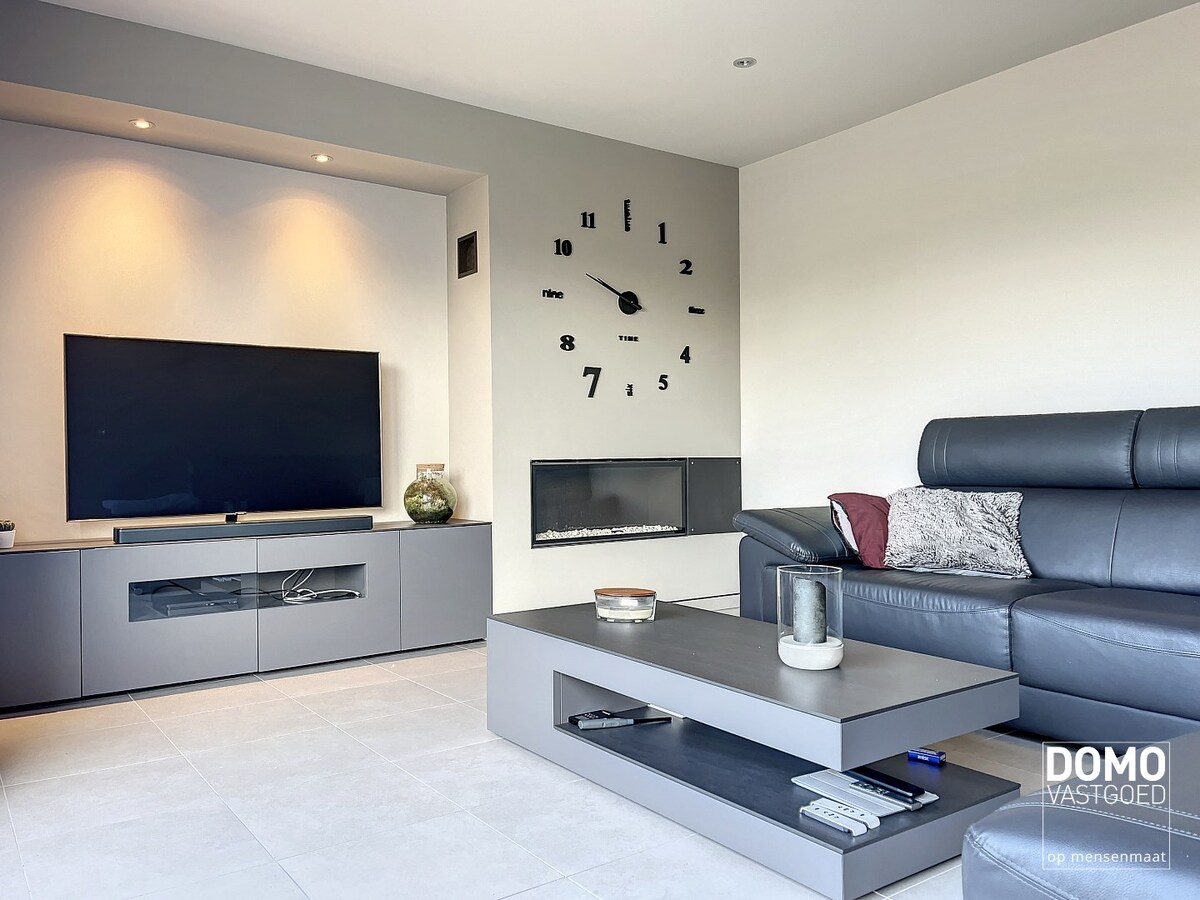 Luxe duplex appartement met terras, garage en 2 slaapkamers in Beverst - Volledig bemeubeld. 