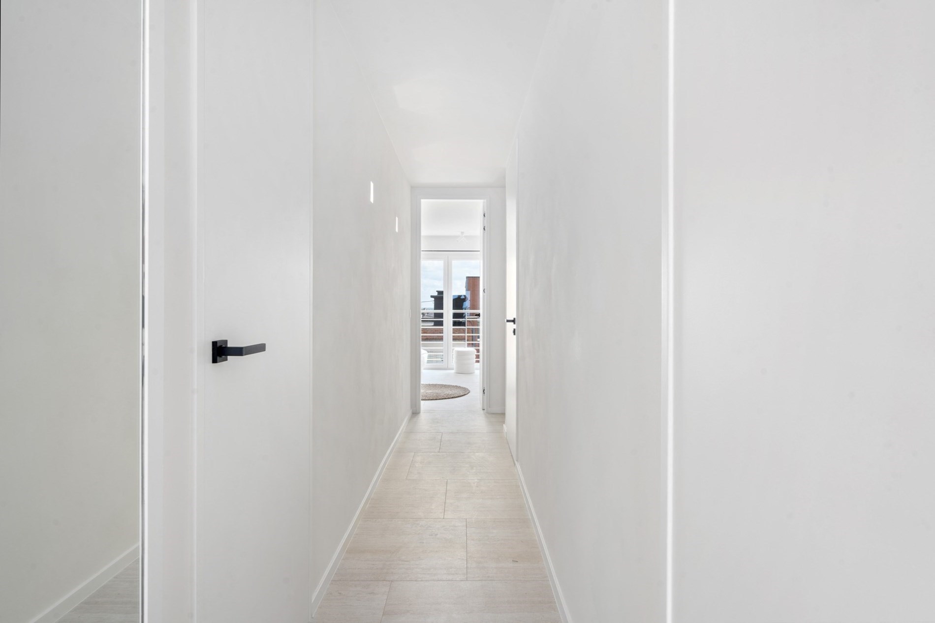 Integraal gerenoveerd appartement genietend van een panoramisch uitzicht op de zeedijk te Duinbergen! (mog tot aankoop van een garage) 