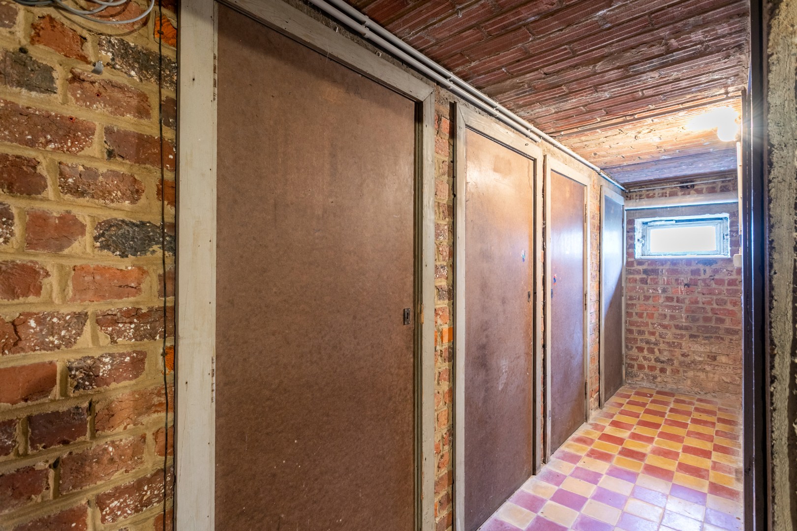 opbrengsteigendom: commercieel glv en 3 appt 