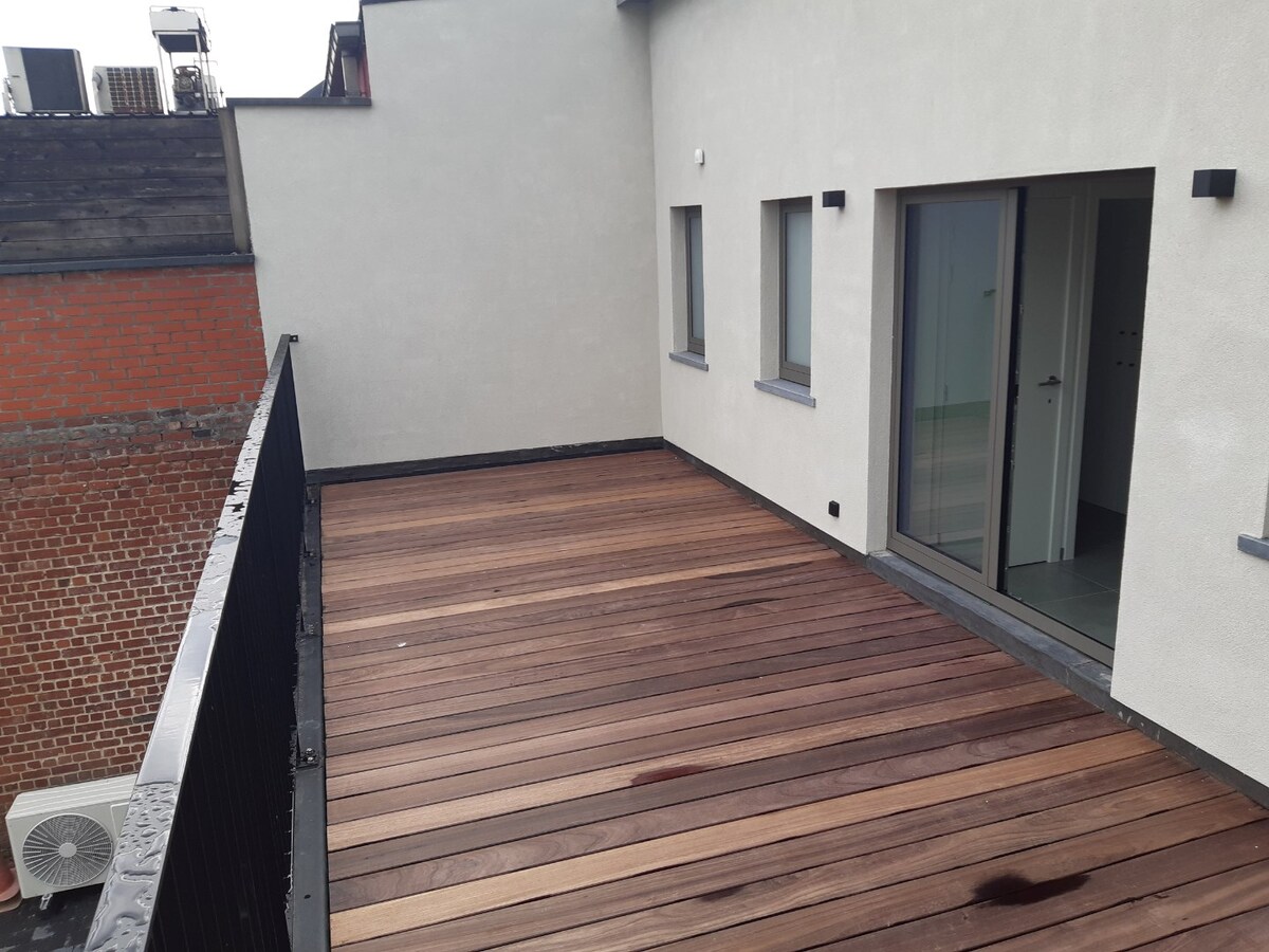 Exceptioneel wonen met zicht op de Gaverse Markt. 