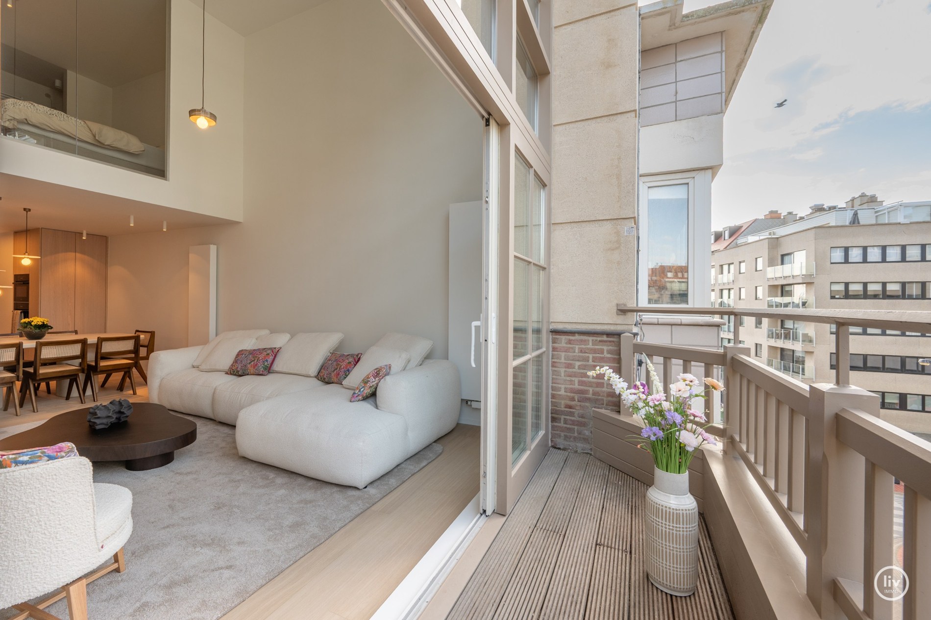 Appartement en duplex de luxe avec mezzanine, idéalement situé dans l'avenue Nellens à Knokke (avec possibilité d'acheter un box garage double intégré) 